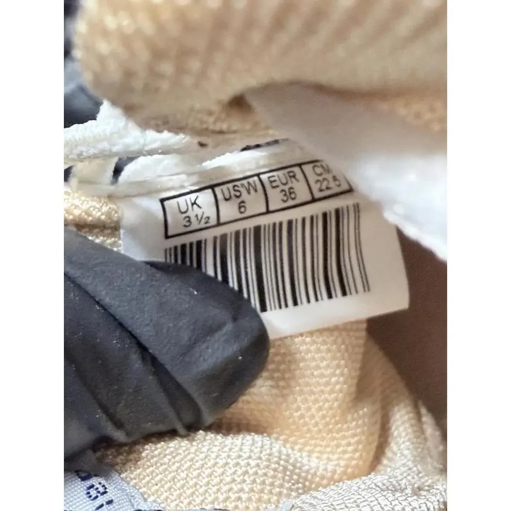 PUMA White Leather Sneakers Women US 6 EU 36‎ Gold Logo Lace Up